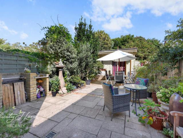 Cottage for sale in Cat Hill