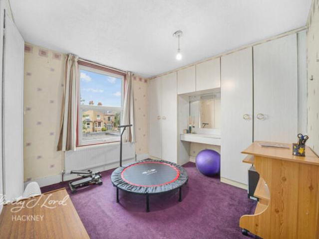 Cottage for sale in Cat Hill