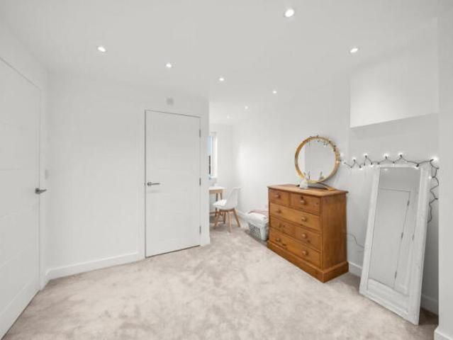 Cottage for sale in Cat Hill