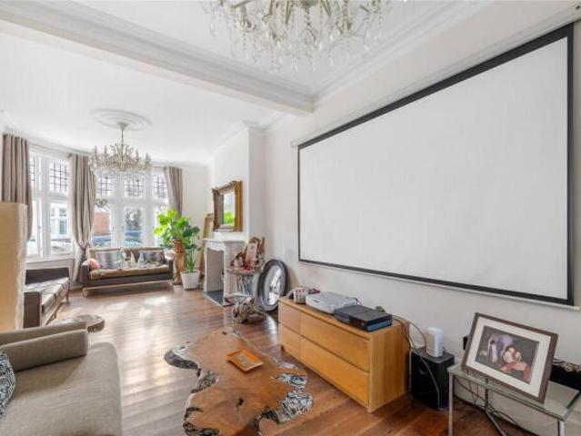 Cottage for sale in Cat Hill