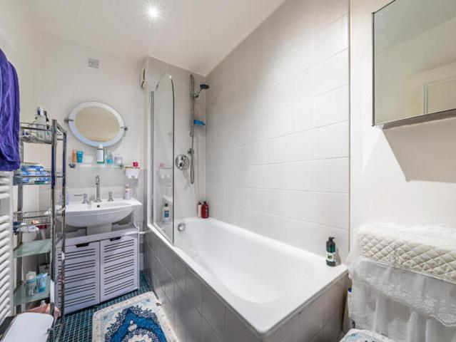Cottage for sale in Cat Hill