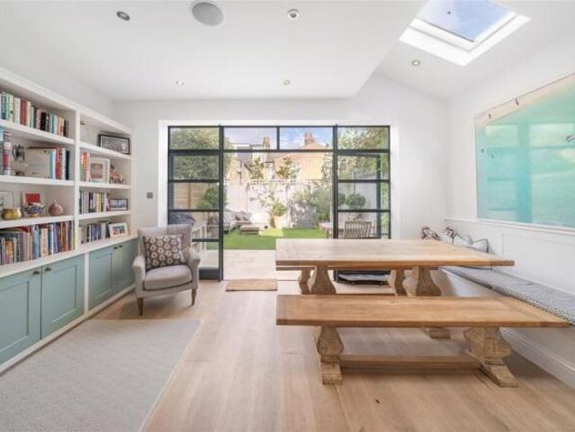 Cottage for sale in Cat Hill
