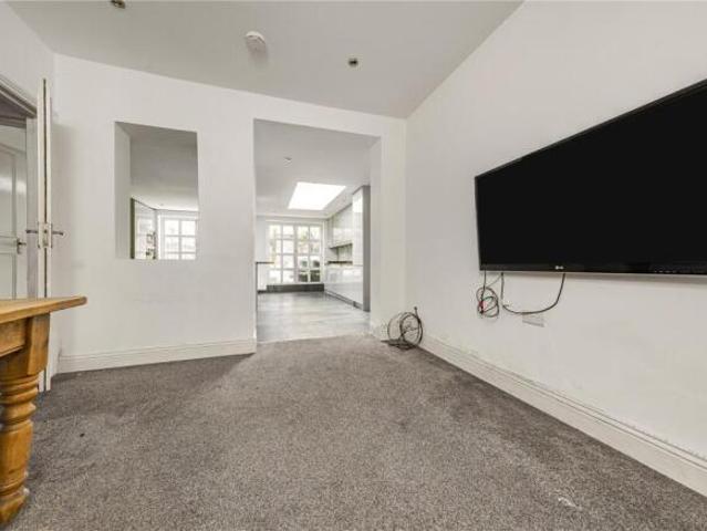 Cottage for sale in Cat Hill, England