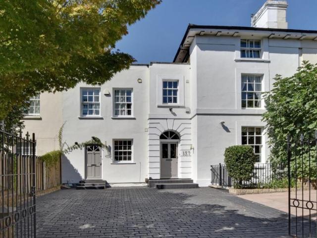 Terraced House for sale in Blackheath