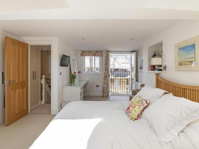 Cottage for sale in Cat Hill