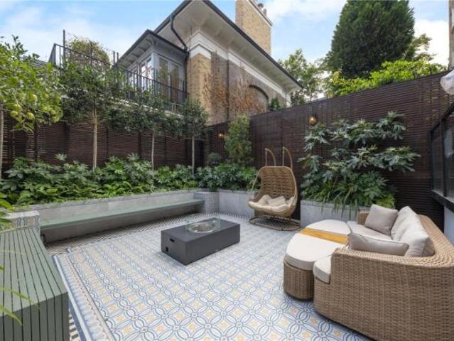 Cottage for sale in Cat Hill