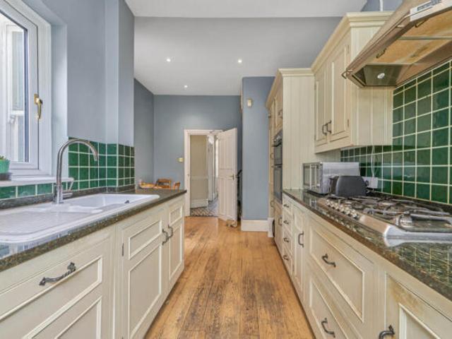 Cottage for sale in Cat Hill
