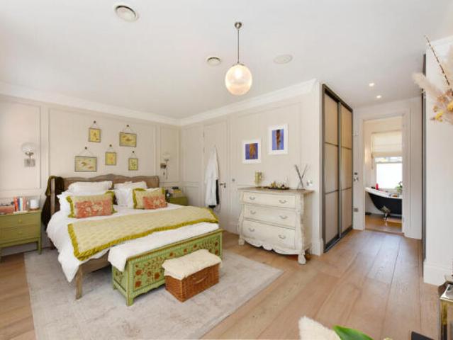 Cottage for sale in Cat Hill
