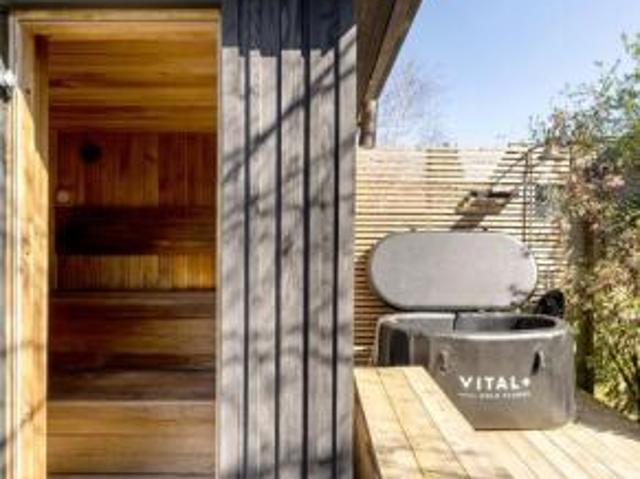 Cottage for sale in Cat Hill