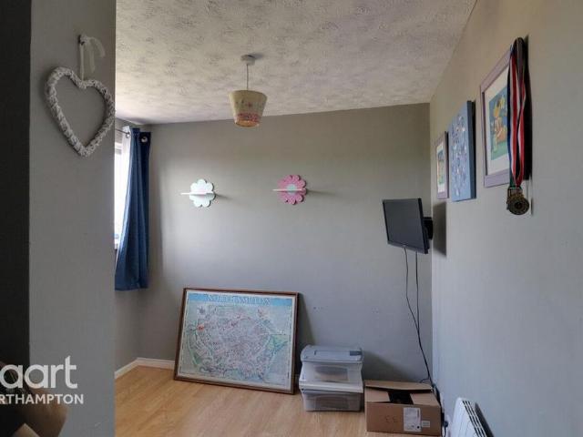 House for rent in Rothersthorpe, West Northamptonshire