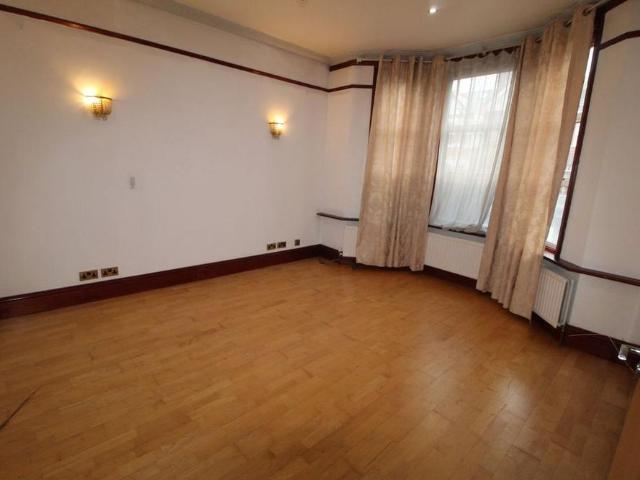 House for rent in Harlesden, Greater London