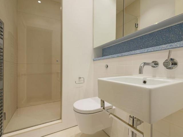 House for rent in Chalk Farm, Cat Hill