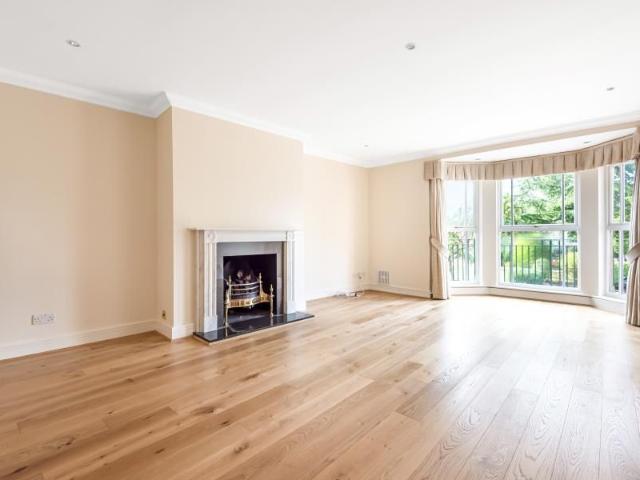 House for rent in Row Town, Surrey