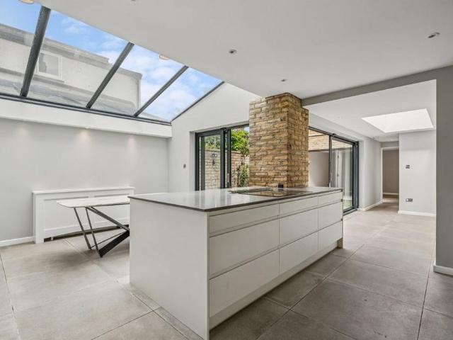 House for rent in Mortlake, Greater London