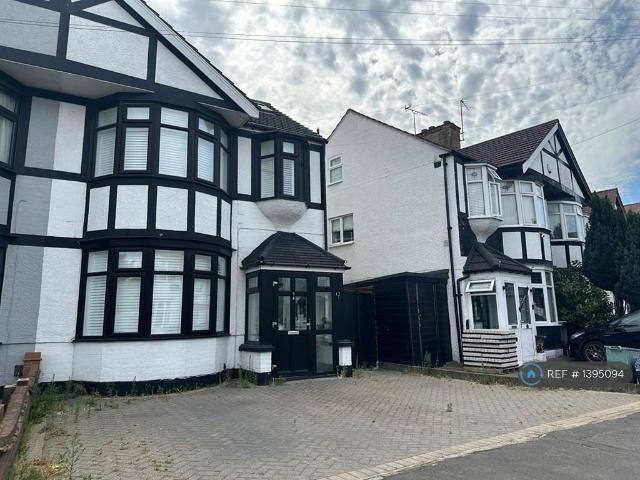 House for rent in Fairlop, Greater London