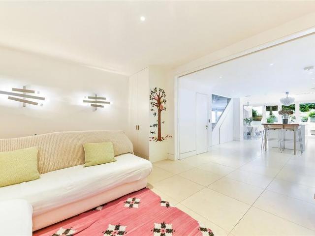 House for rent in Kensal Town, Bayswater