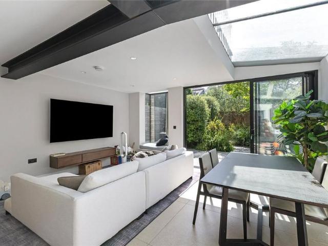House for rent in Clapham, Greater London