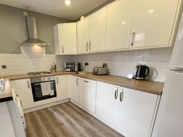 House for rent in Elm Park, Calderstones