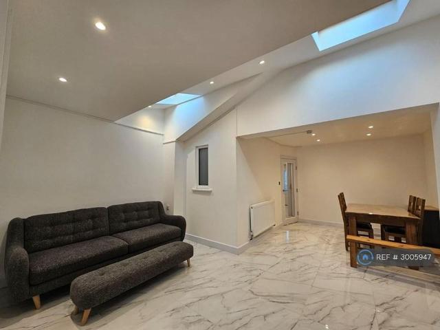 Room for rent in Hackbridge, Greater London