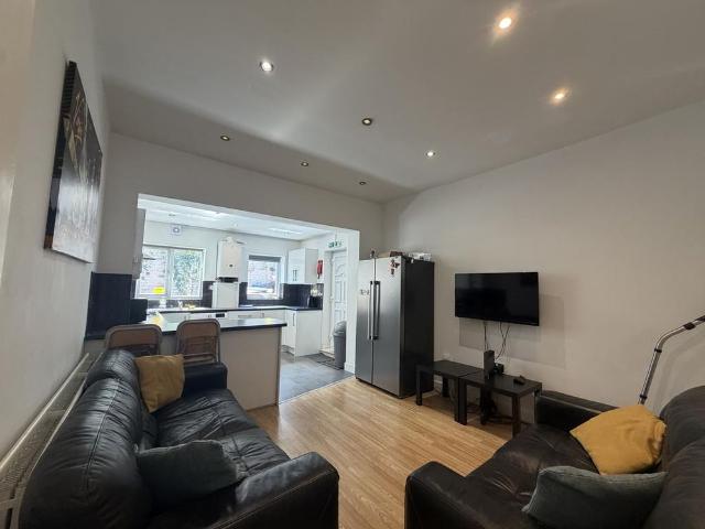 Room for rent in Lowfield, South Yorkshire