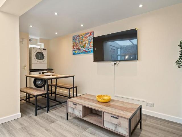 House for rent in Georgia, Greater Manchester