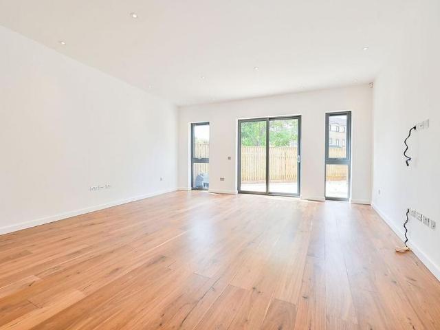 House for rent in Strand-on-the-Green, Greater London