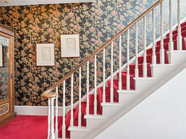 House for rent in Chalk Farm, Cat Hill