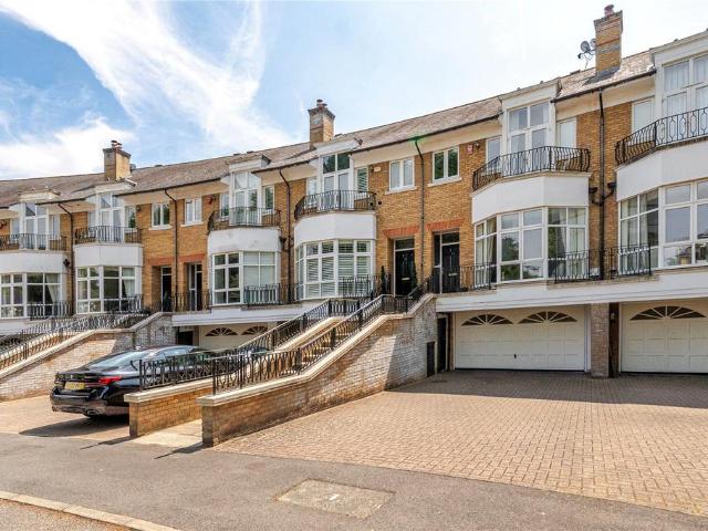 House for rent in Row Town, Surrey