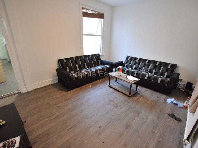 House for rent in Newtown, Reading
