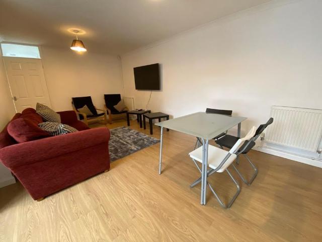 House for rent in Hales Place, The Bridge