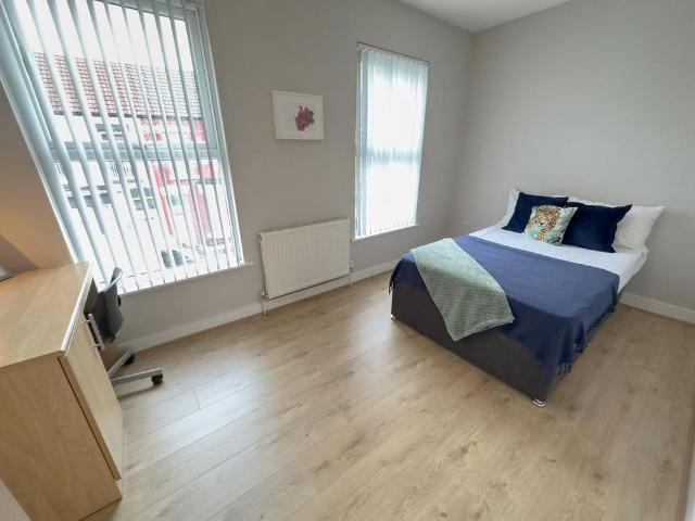 House for rent in Elm Park, Calderstones