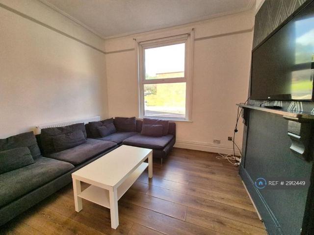 Room for rent in Calderstones