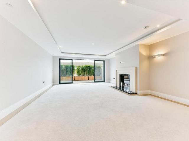 House for rent in London Borough of Hammersmith and Fulham, Greater London