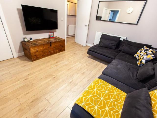 House for rent in Elm Park, Calderstones