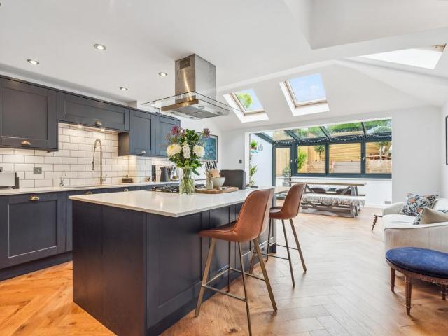 House for rent in Earlsfield, Greater London