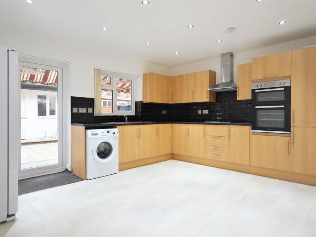 House for rent in London Borough of Hounslow, Heston