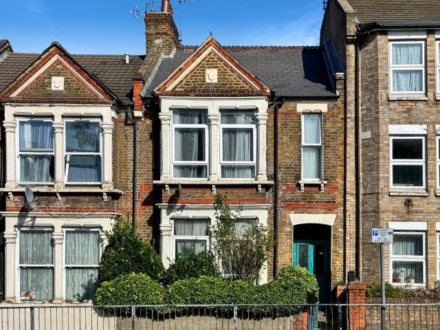 House for rent in Harlesden, Greater London