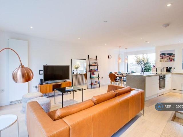 House for rent in London Borough of Merton, Raynes Park