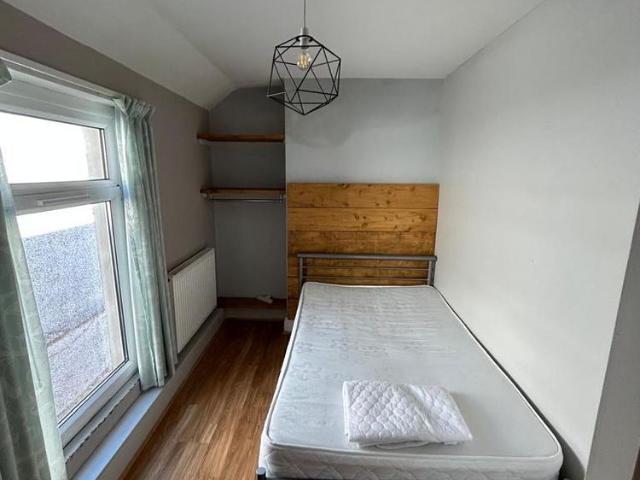 House for rent in Nangreaves, Wales