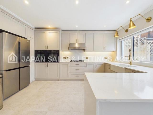 House for rent in Row Town, Surrey