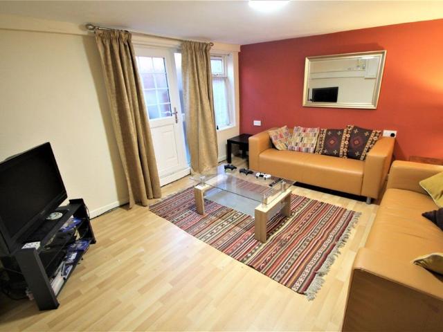 House for rent in Hyde Park, West Yorkshire
