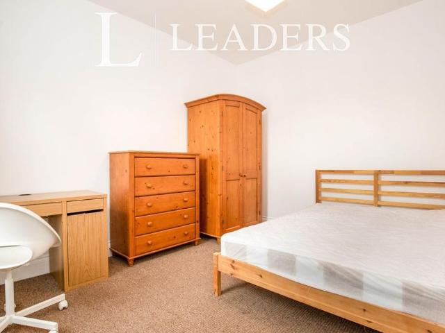 Room for rent in Phippsville, Northampton