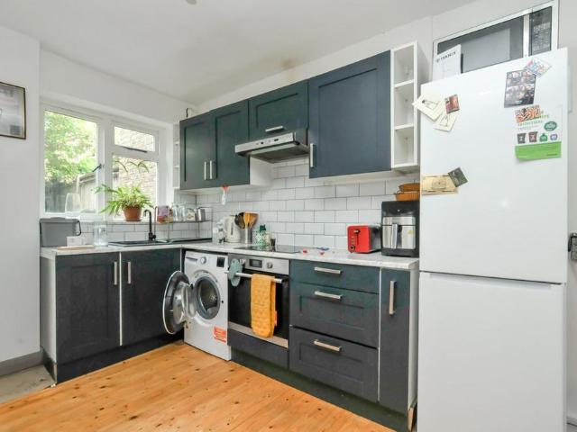 House for rent in Shacklewell, Greater London