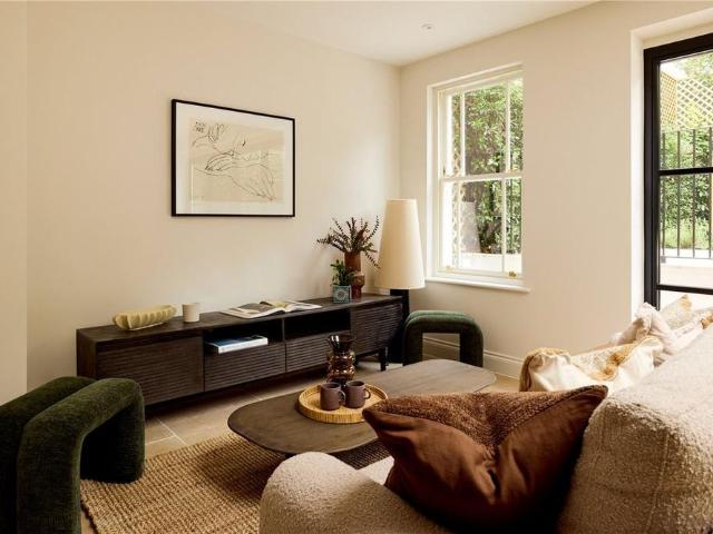 House for rent in Lot's Village, Greater London