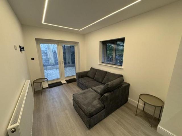 House for rent in Plasnewydd, Falcon Lodge