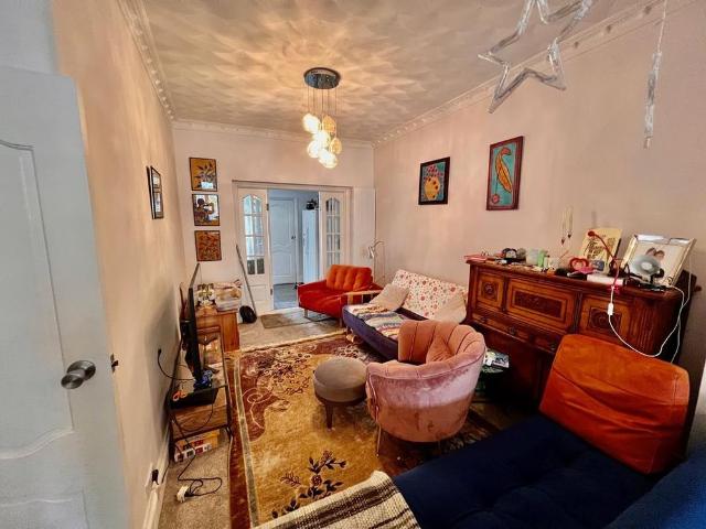 House for rent in Dixons Green, West Midlands