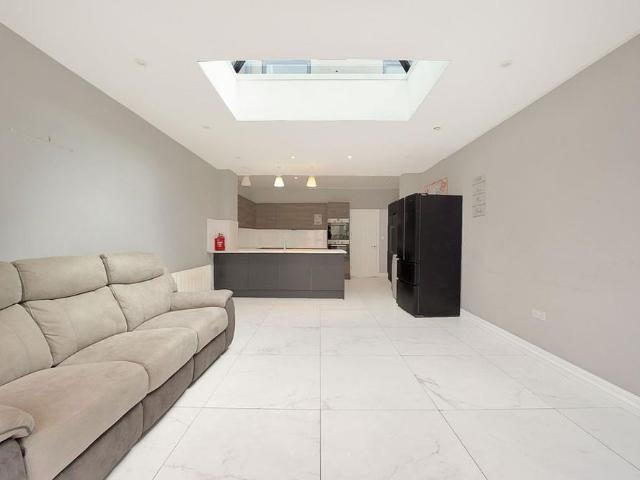 House for rent in Seven Kings, Greater London