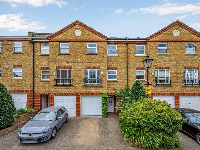 House for rent in London Borough of Hounslow, Greater London
