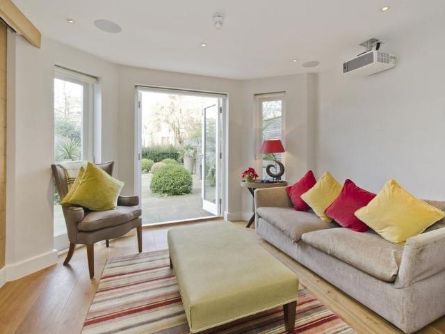 House for rent in Royal Borough of Kensington and Chelsea, Greater London