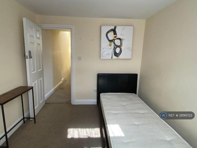 Room for rent in Upton, Greater London